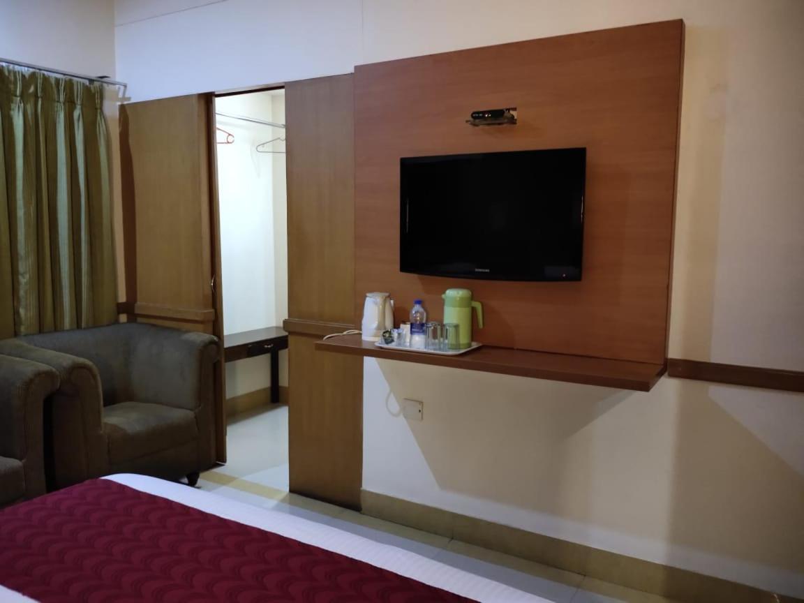 Hotel Western Gatz Тени Екстериор снимка