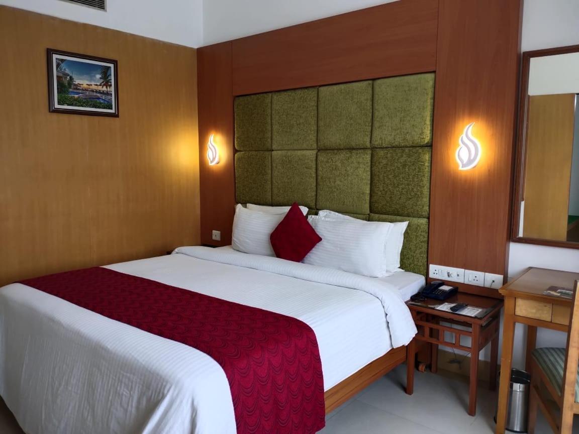 Hotel Western Gatz Тени Екстериор снимка