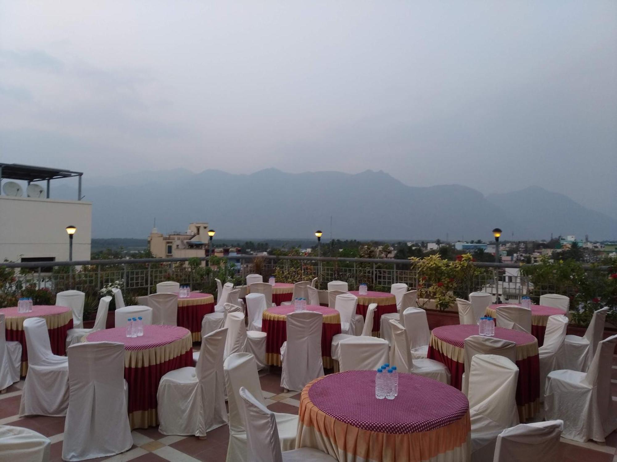 Hotel Western Gatz Тени Екстериор снимка