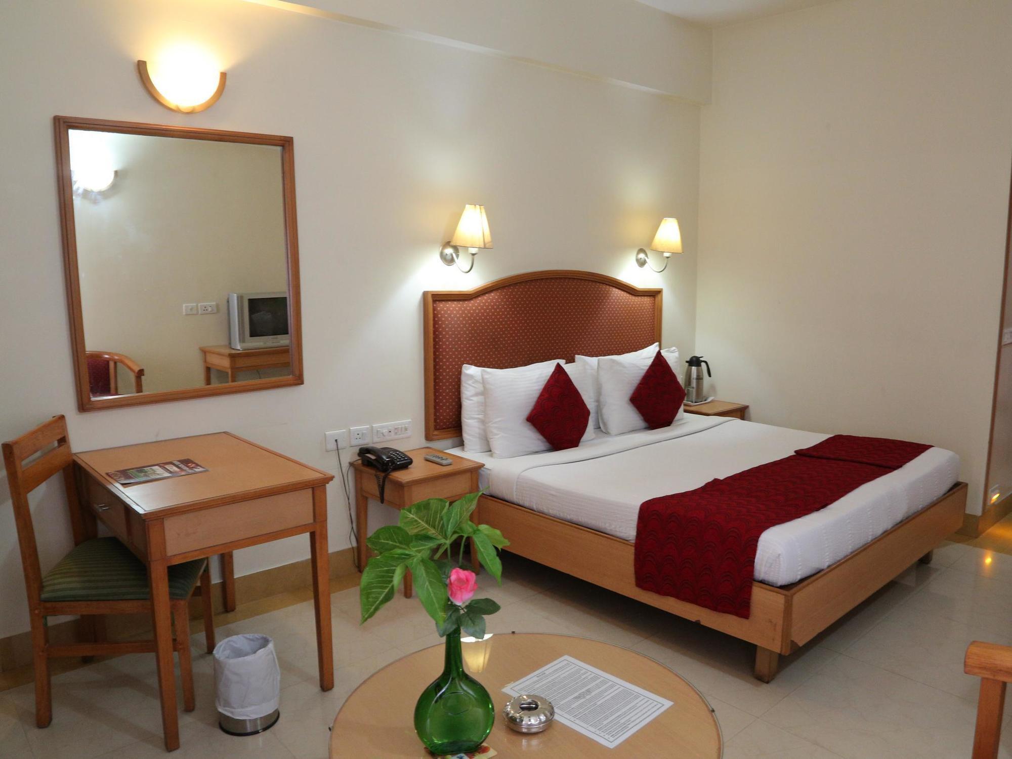 Hotel Western Gatz Тени Екстериор снимка