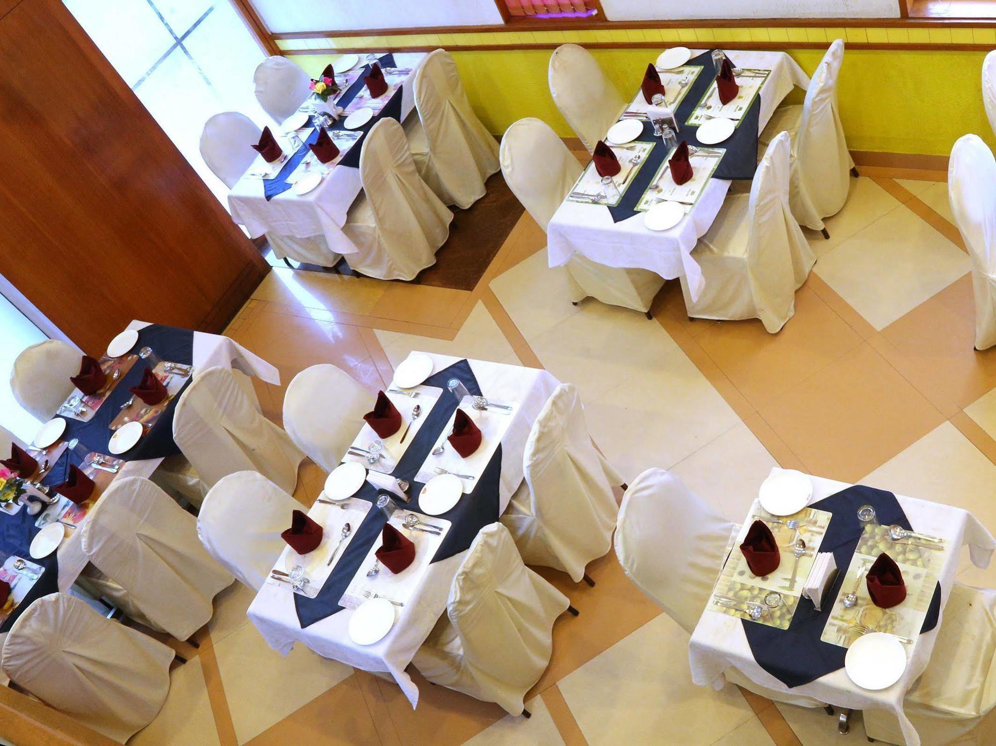 Hotel Western Gatz Тени Екстериор снимка