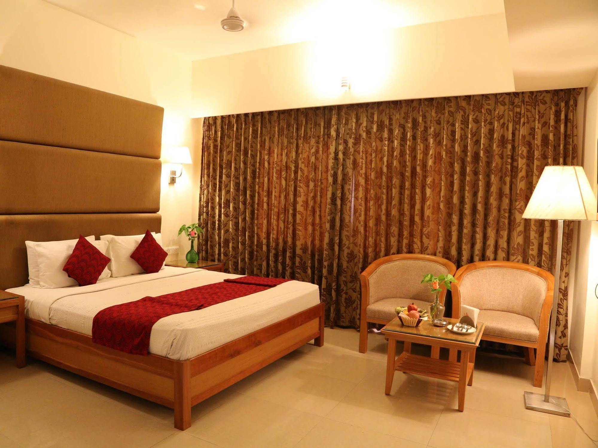 Hotel Western Gatz Тени Екстериор снимка